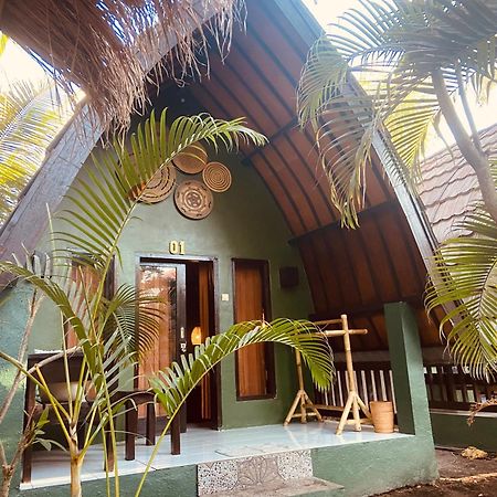 Mowglis Gili Air Hotel Exterior photo